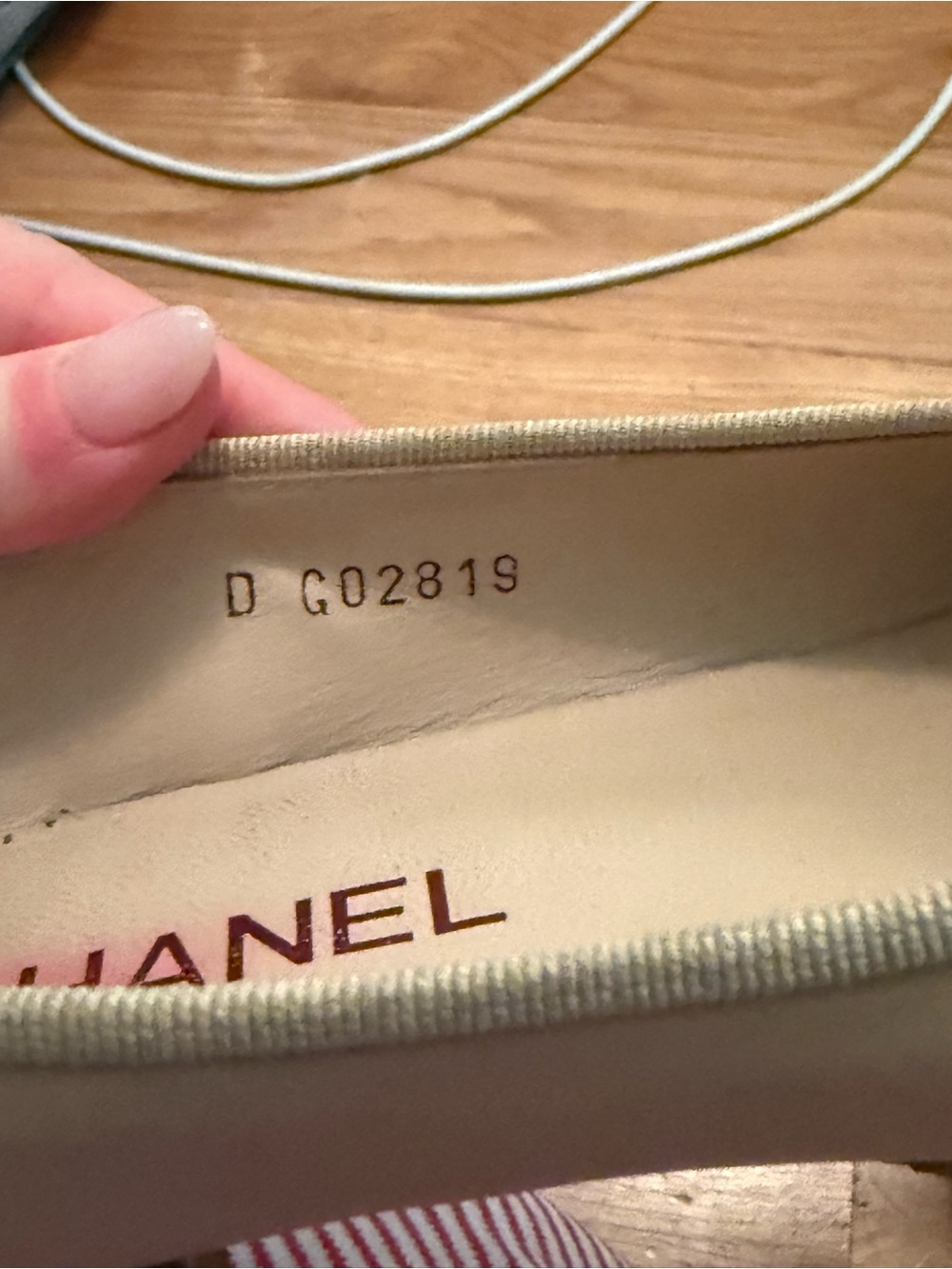 CHANEL Beige and Gold Cap-Toe Leather Ballet Flats - Picture 3 of 7